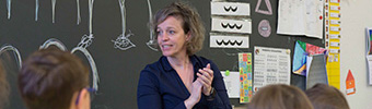 zurueck-in-der-schule_web.jpg Une enseignante